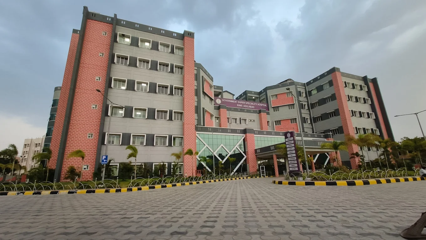 Rajiv Gandhi Institute of Medical Science, Adilabad - College Image