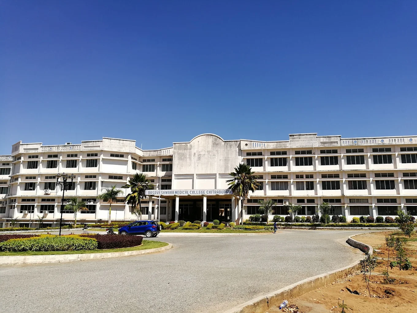 Sri Basaveshwara Medical College, Chitradurga - College Image
